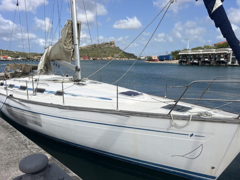 Buy a damages sailing boat